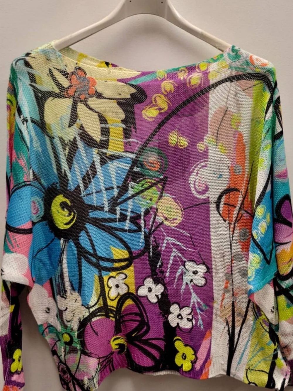 102 ❤️ LOOWIE Italian OS
Blue Purple Floral Round Knit Printed Sweater